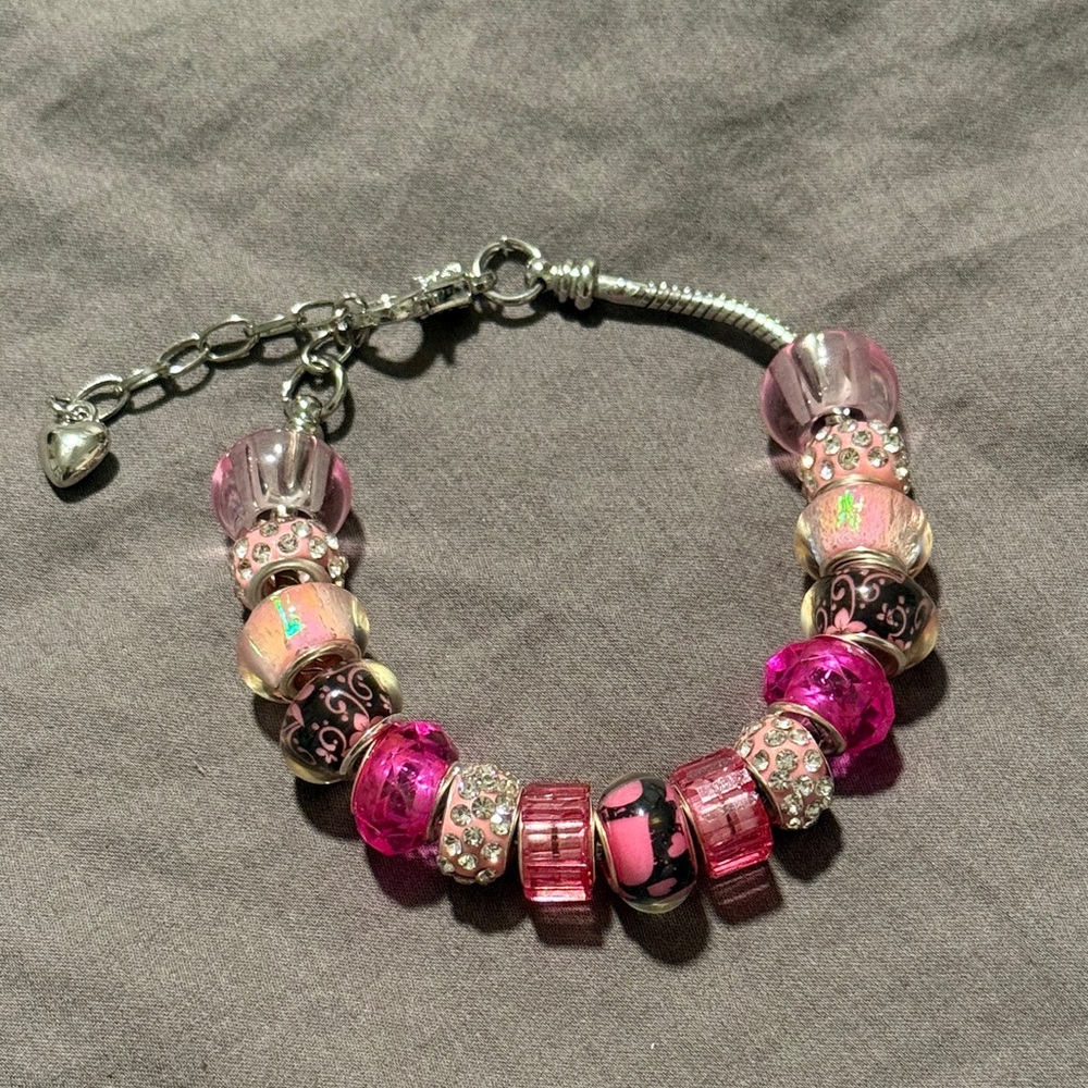 🖤 Handmade Shades of Pink Beaded Charm Bracelet
